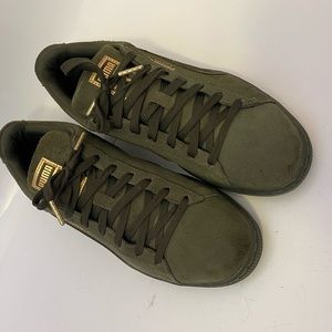 Military green Pumas 9.5m/11.5w , low top